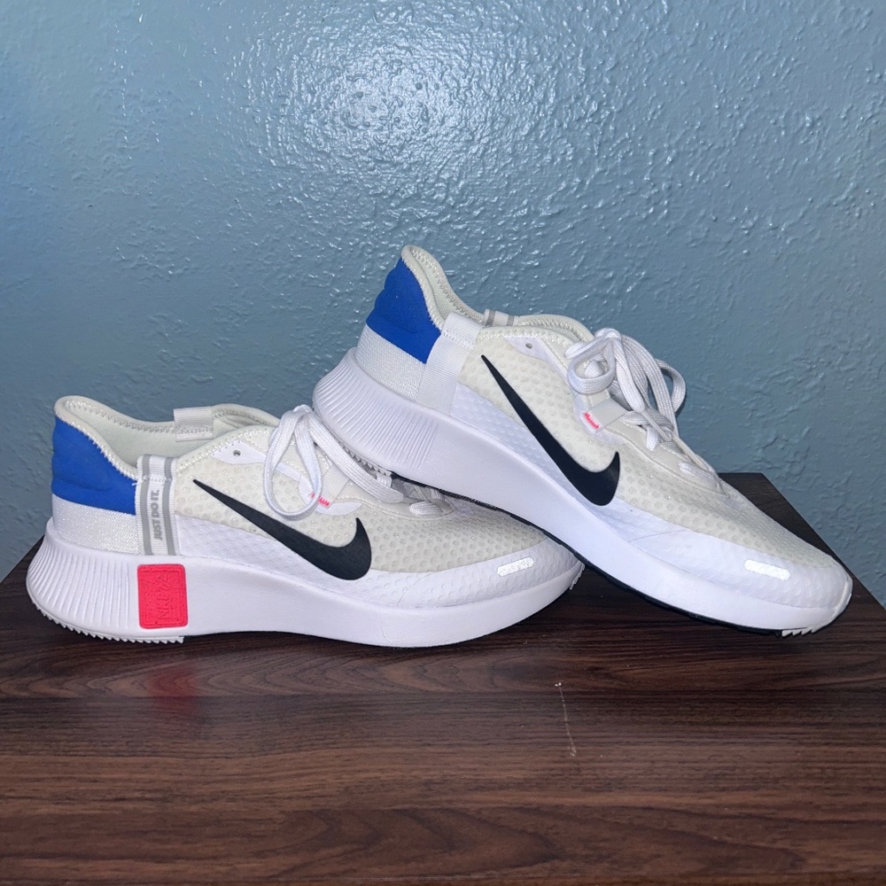 EUC Women’s Nike Reposto 72 Sneakers Size 10